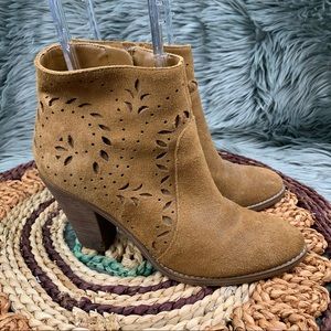 Ivanka Trump Laser Cut Floral Tan Camel Suede Heeled Ankle Boots Booties Sz 7
